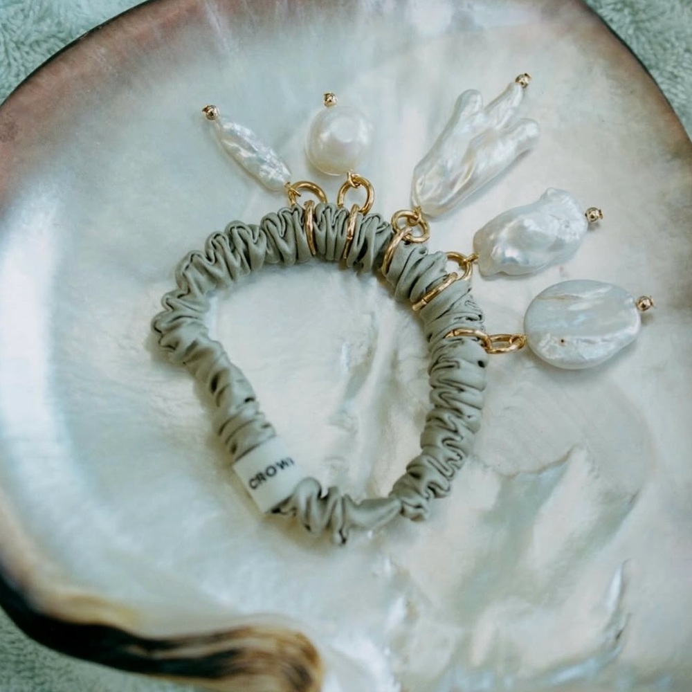 Crown Affair X Eliou scrunchie